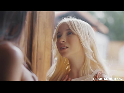 ❤️ Tjejen kommer hem några månader senare och slutar med att äta sin styvmors fitta. ❌ Fucking at us ﹏